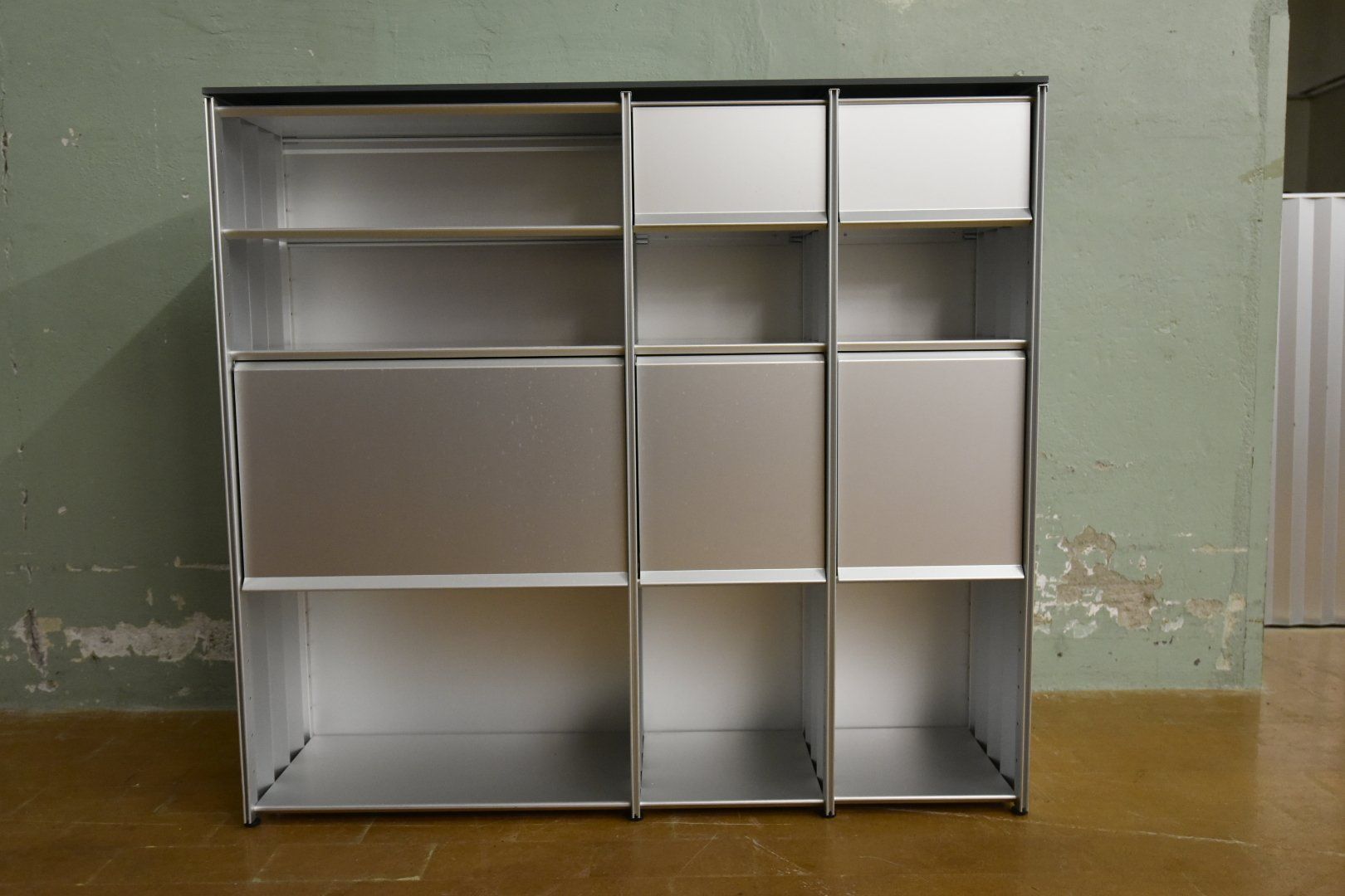 Scaffali: Schweizer Designer Regal aus Aluminium Radar – Usato da Lichtensteig venduto da UsedIN 3
