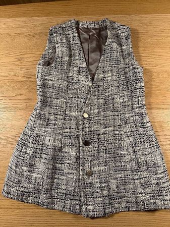 Italian tailoring  crafted to international size L.