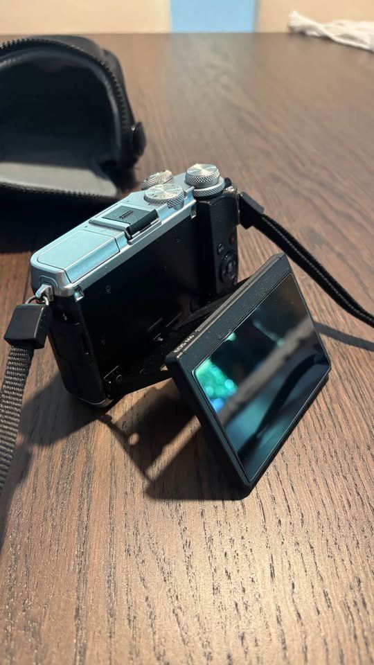 Canon Kamera: Canon EOS M6 Complete Kit | 3 Lenses, Adapter & Extras – Gebraucht aus Zürich von els_s8sk 7