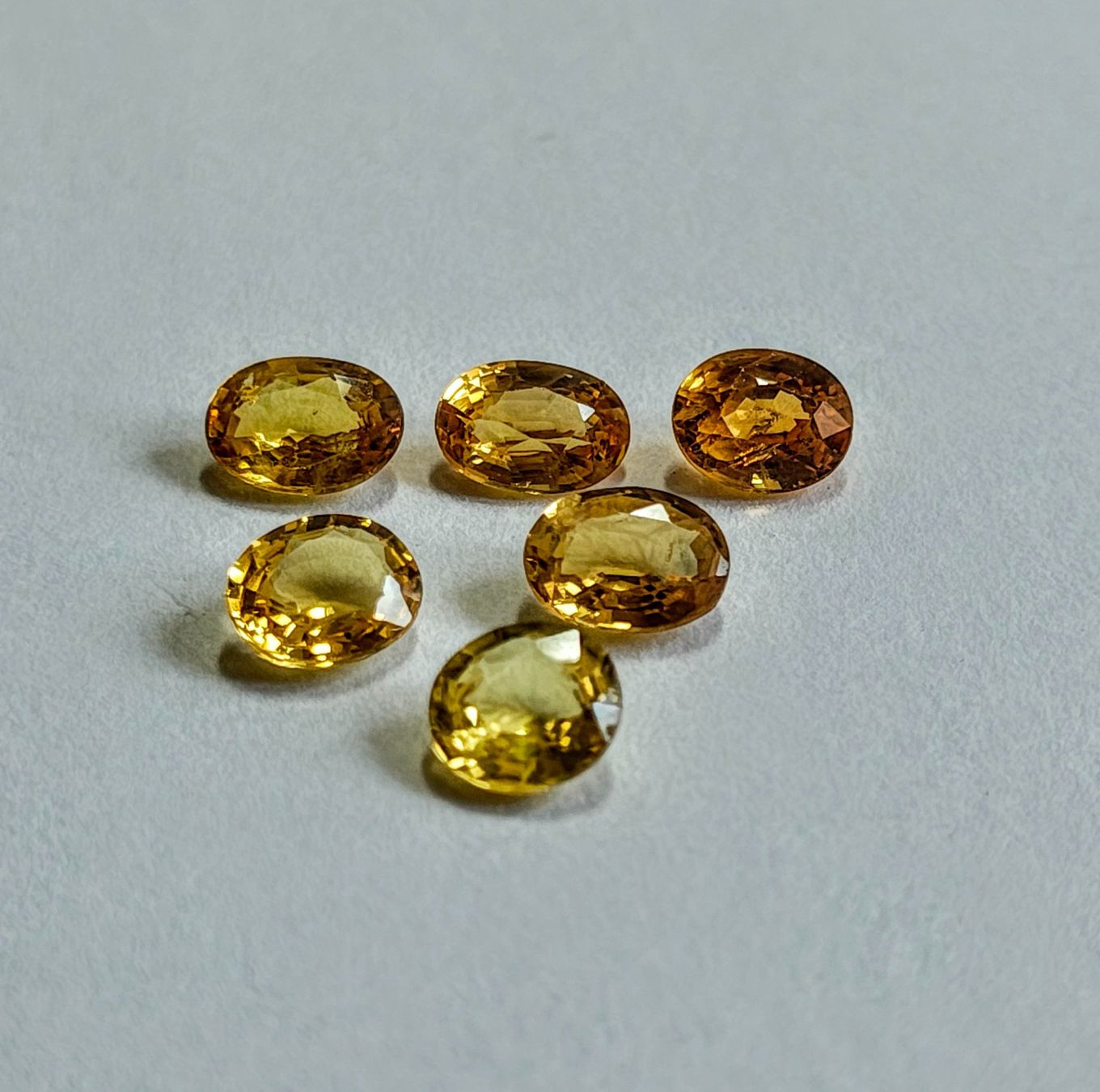 Pierres précieuses: * SAPHIRS JAUNES NATURELS de 0.60 ct – Neuf (Voir description) à La Chaux-de-Fonds par j-aime-les-gemmes