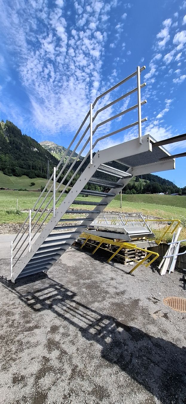 Treppen: Treppe mit Podest und Geländer – Gebraucht aus Reichenbach i. K. von Wskorpion 3