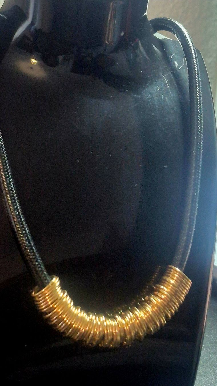 Catenine: Collana con anelli dorati, nuova – Nuovo (secondo la descrizione) da Giubiasco venduto da Stefaniav
