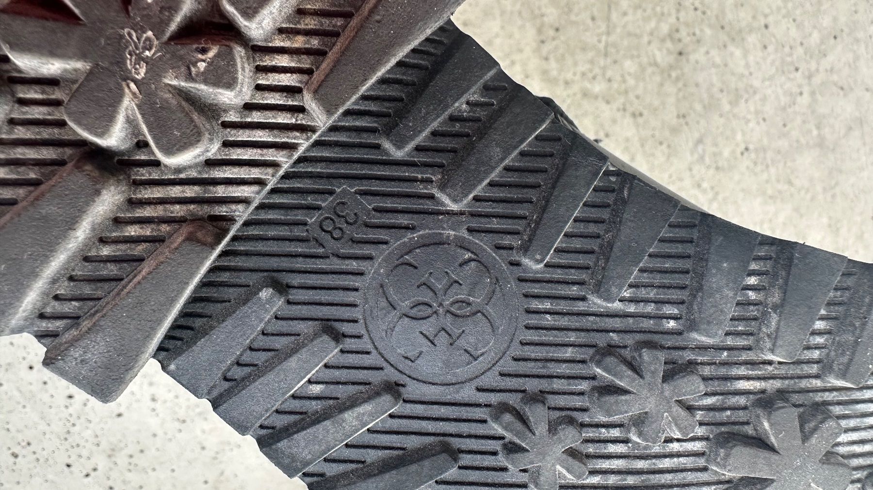 Guess Damenschuhe: GUESS Stiefeletten Schwarz Grösse 38 – Gebraucht aus Zürich von bra_m9b2 7