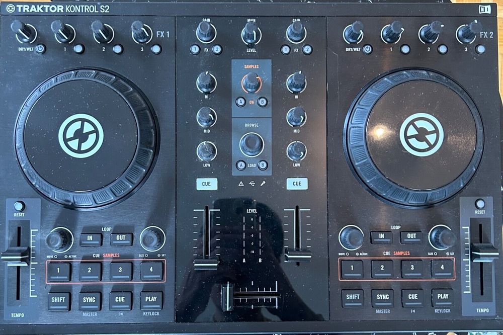 Native Instruments - Traktor Kontrol S2 - DJ Controller USED (Gebraucht ...