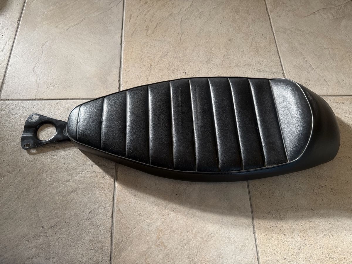 Vespa Toutes les pièces pour scooter: Vespa Sattel  – D'occasion à Trimbach par ale5522