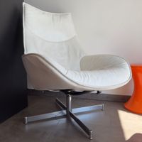 Fauteuil Lotus Pfister avec repose pied.