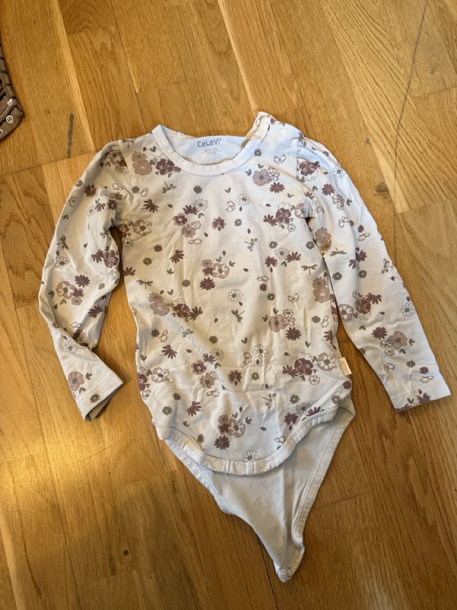 Lotti di vestiti: 2er Set Bodys Gr. 104, Langarm – Usato da Ottikon venduto da Domito 3