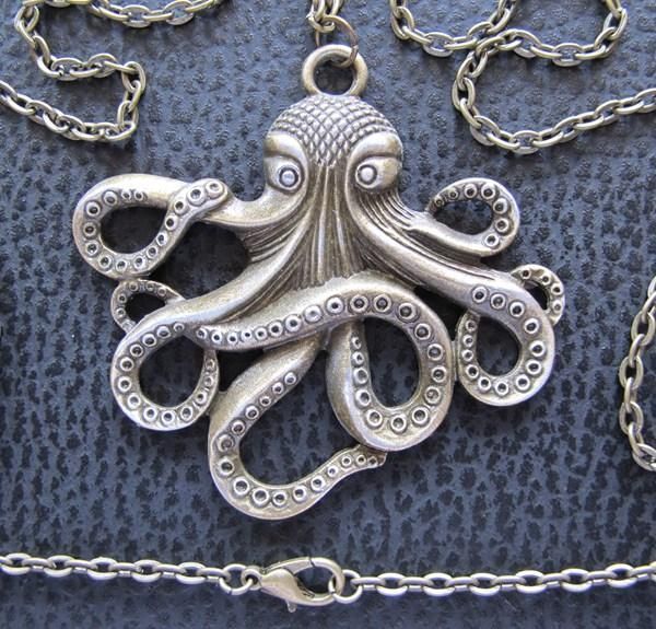 Ciondoli: Cthulhu Krake Octopus Anhänger mit Kette – Nuovo (secondo la descrizione) da Schwanden GL venduto da UHRKNALL