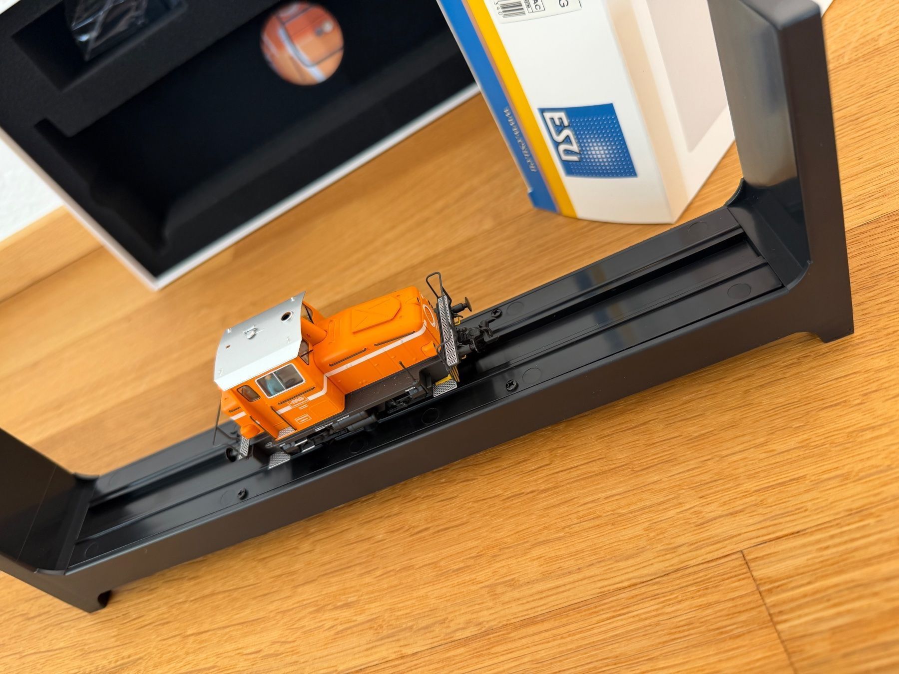 Esu Modelleisenbahnen: V 570 RAG Epoche IV 31434 – Gebraucht aus hünenberg See von Dpch 2