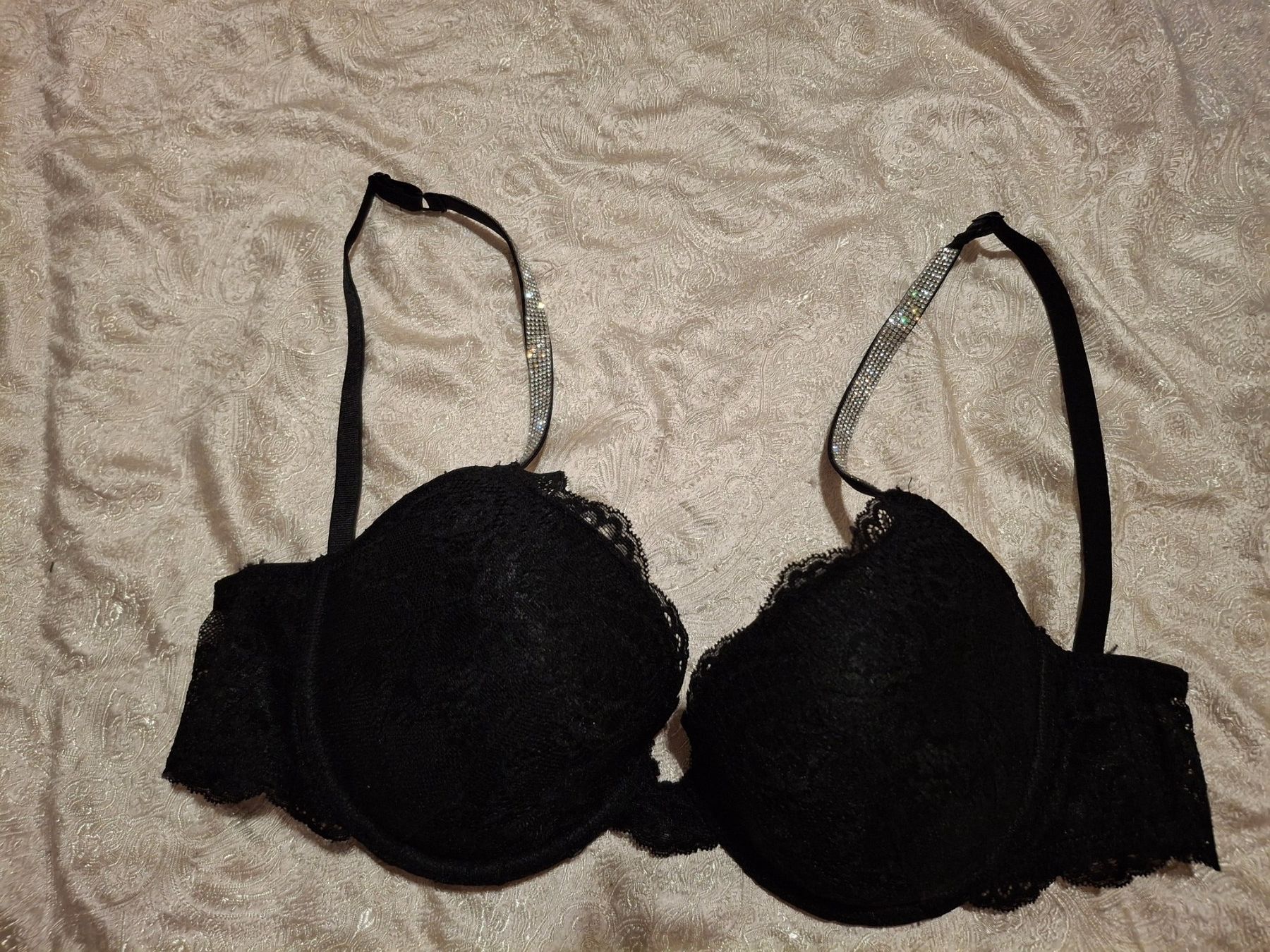 Manor Altra biancheria intima: Schwarzer BH mit Spitze und Strass, Grösse 80D, Top! – Nuovo (secondo la descrizione) da Bellikon venduto da MellonCollieMitTwint 2