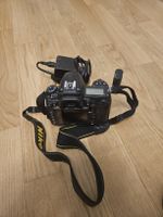 Nikon D7000 Spiegelreflexkamera mit Akku und Ladegerät