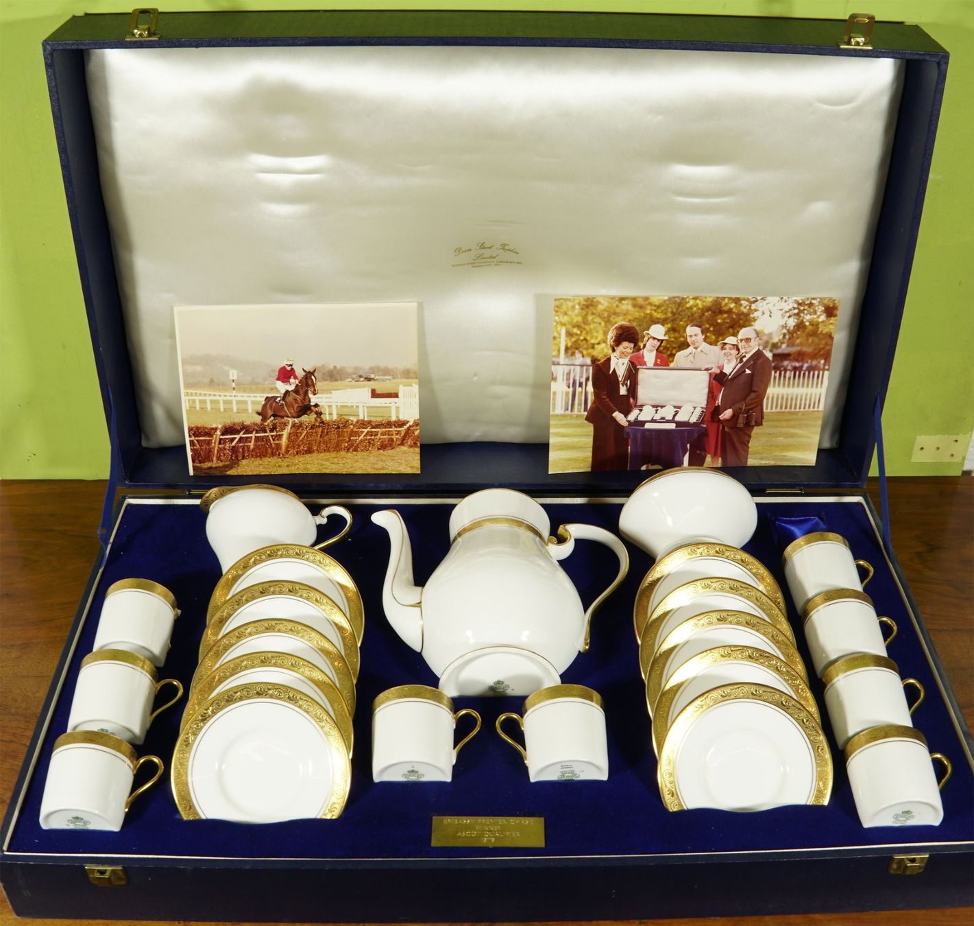 Set di piatti: exklusives Aynsley Mocca Service Argosy – Usato da Meggen venduto da Trouvaillen