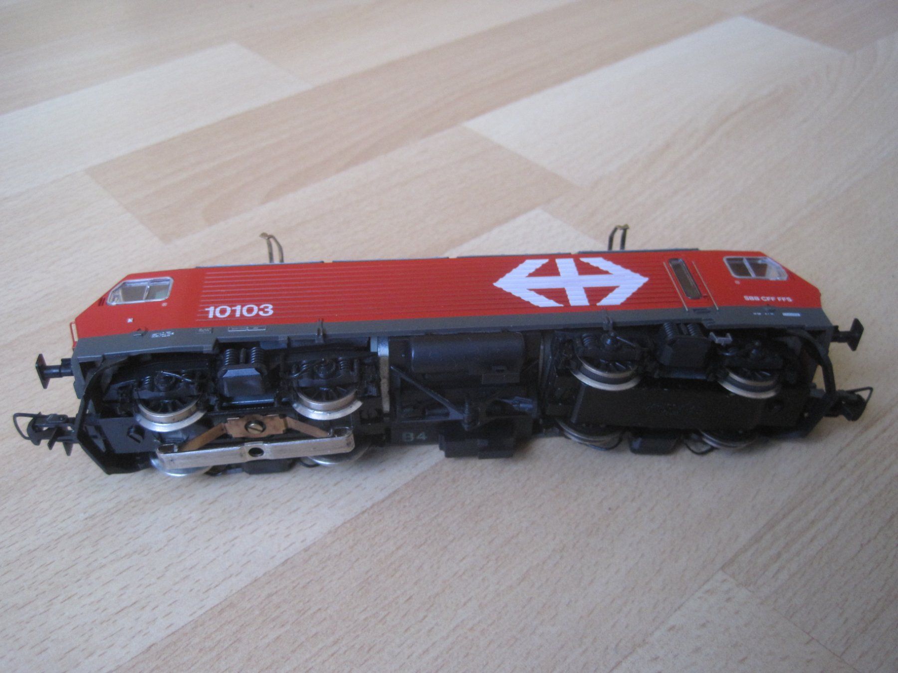 Roco Modelleisenbahnen: LOK SBB CFF Roco Rot Wechselstrom 10103 – Gebraucht aus Gossau SG von Noryflory 2