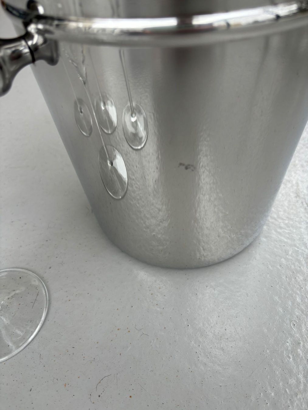 Sonstiges: Champagner-Set: Edelstahlkühler & 4 Gläser, sicherer Versand – Gebraucht aus Zollikon von Ostendo 4