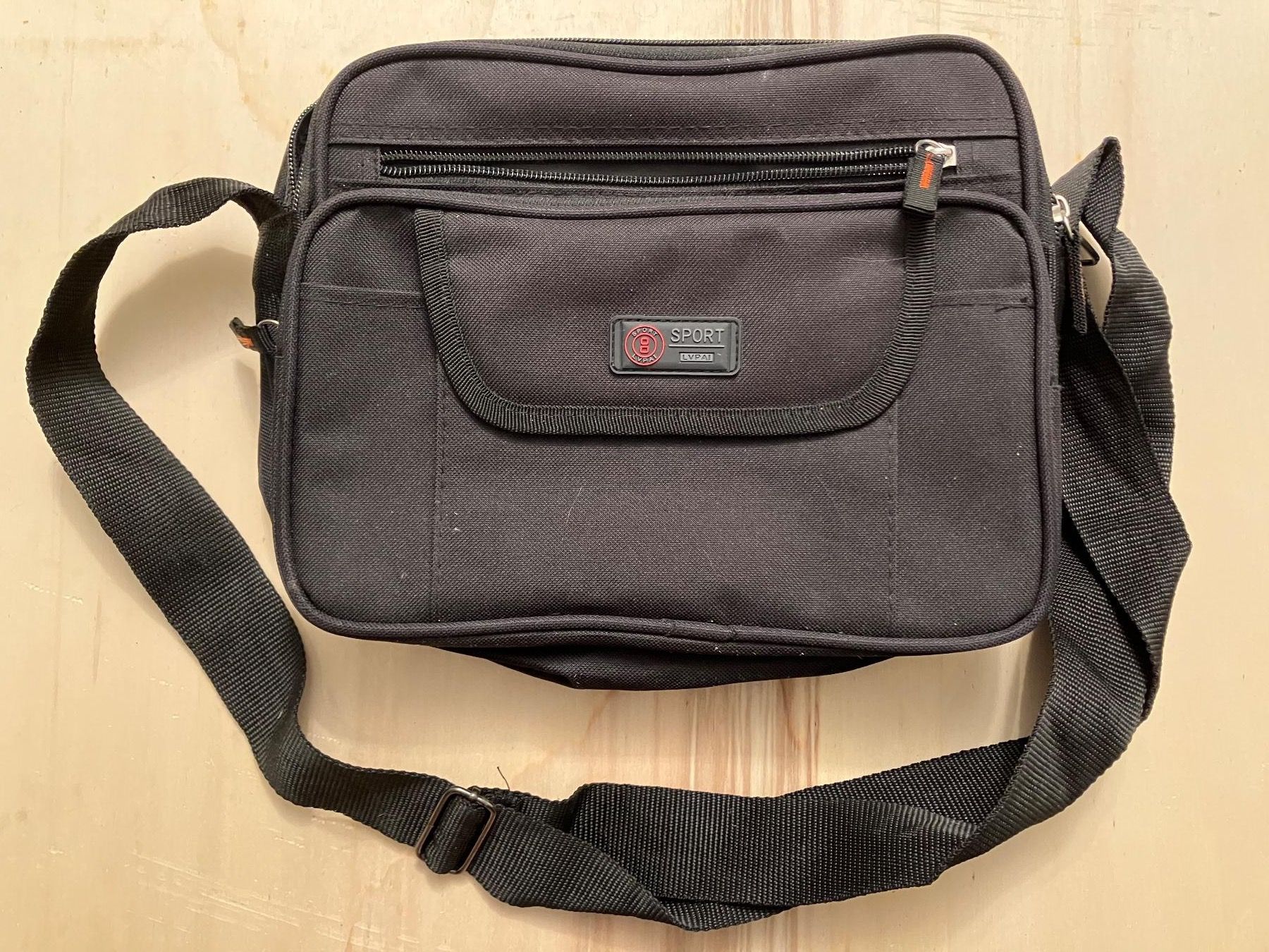 Borse: Tasche – Nuovo (secondo la descrizione) da Aarau venduto da uni_cb66