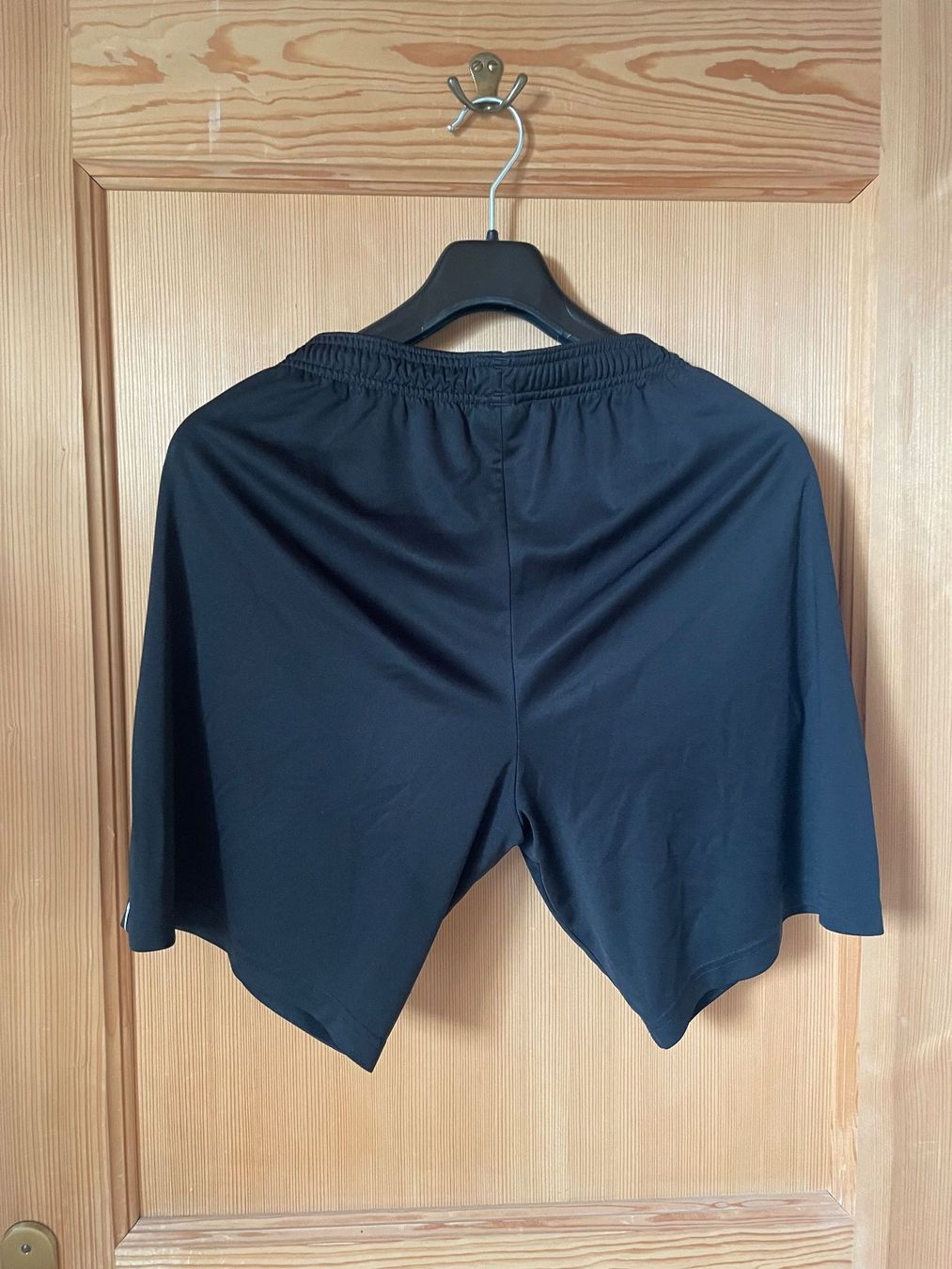 Adidas Hosen: Adidas Shorts Grösse M – Gebraucht aus Lommiswil von Jorin.ehrler 1