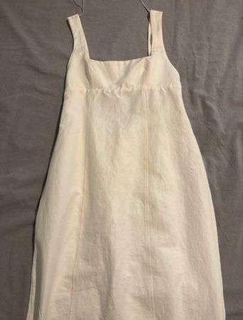 ROBE BLANCHE À BRETELLES 