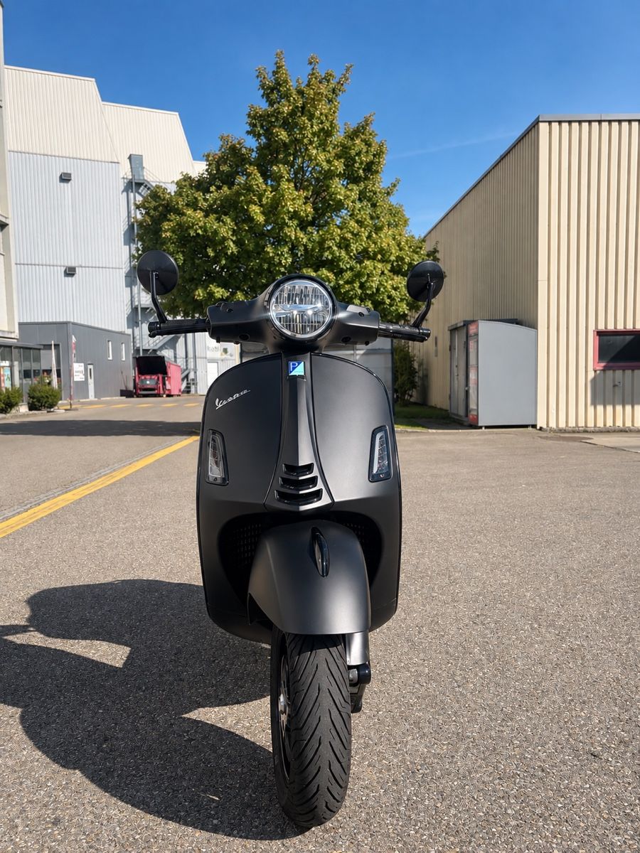 Vespa Scooter: Vespa GTS 300 HPE Notte  – Usato da Rorschach venduto da mko_m759 1