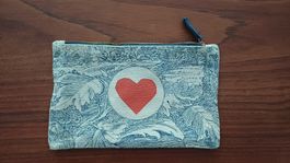 Trousse Sezane × Inoui editions