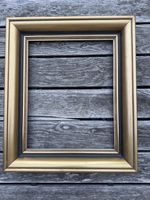 Grosser Bilderrahmen goldfarben