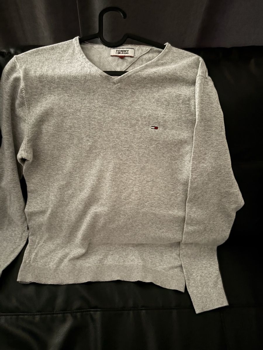 Tommy Hilfiger Maglioni & Felpe: Tommy Hilfiger Pullover V-Ausschnitt Grau Gr. M Herbst Winte – Usato da Grenchen venduto da maiky191