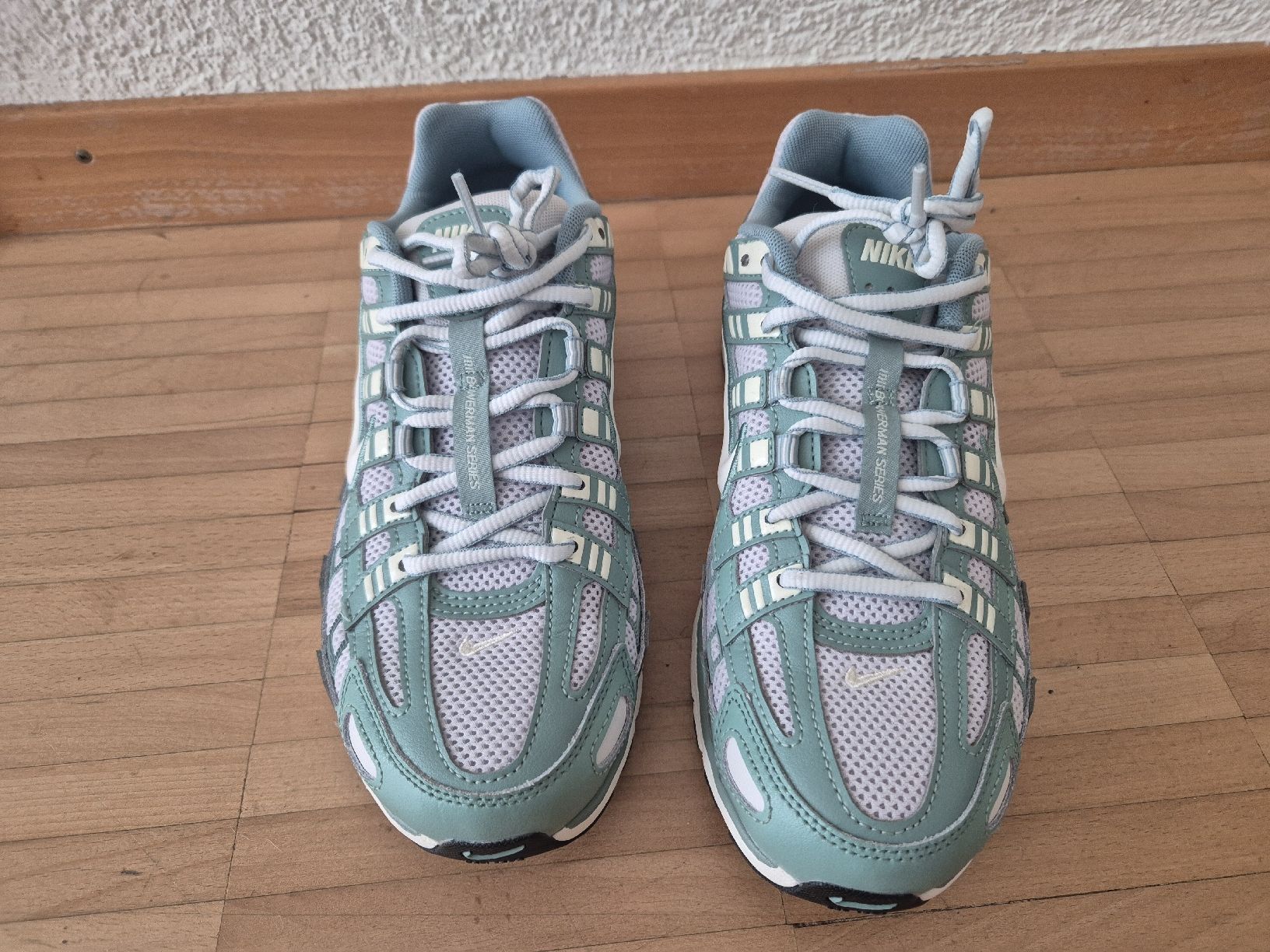 Nike Scarpe da donna: Nike Turnschuh, Sneaker, Gr. 40, neuw. – Nuovo (secondo la descrizione) da Bern venduto da grisu_79