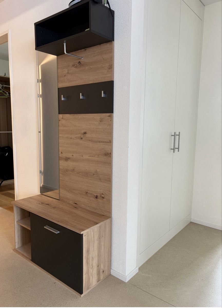 Guardaroba: Garderobe – Nuovo (secondo la descrizione) da Meilen venduto da Harley. 2