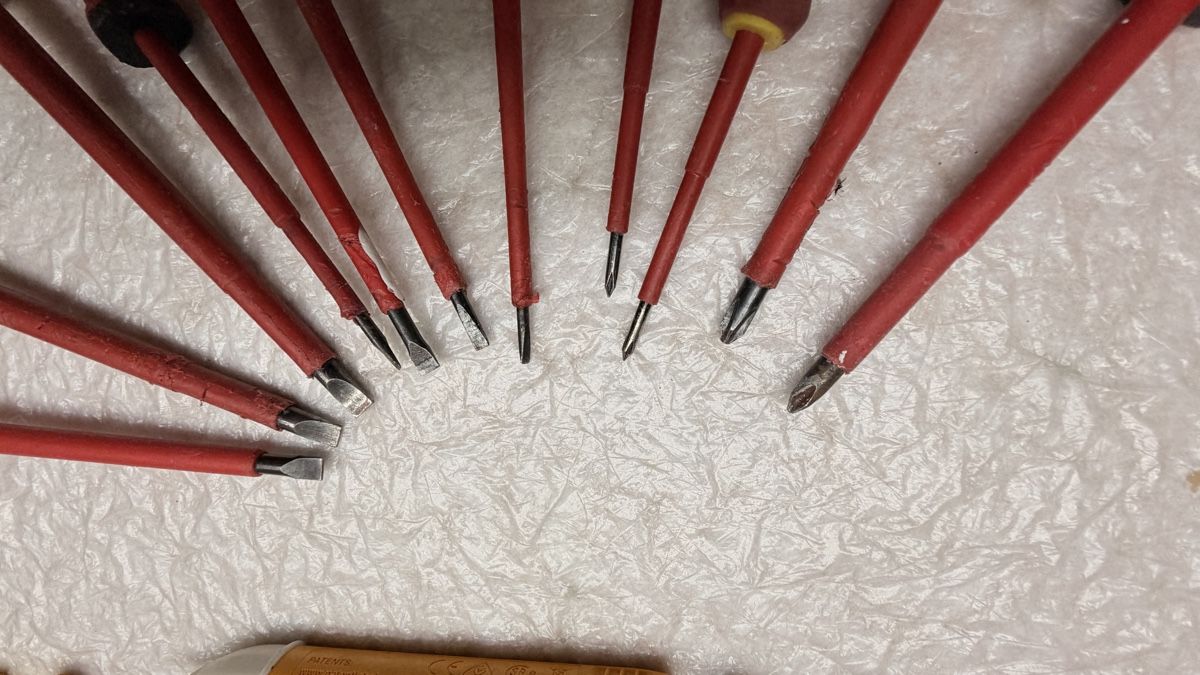 Tutti gli attrezzi: Elektriker Werkzeug stromer Set 1000 volt – Usato da Rotkreuz venduto da perlengott 1