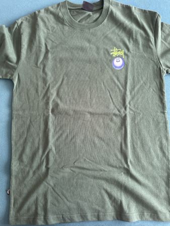 Stüssy T-Shirt 8 Ball Grösse S Olivgrün