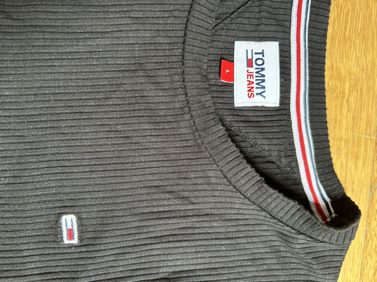 Tommy Hilfiger Top: Top Tommy Hilfiger – Usato da Daillens venduto da guisepa 1