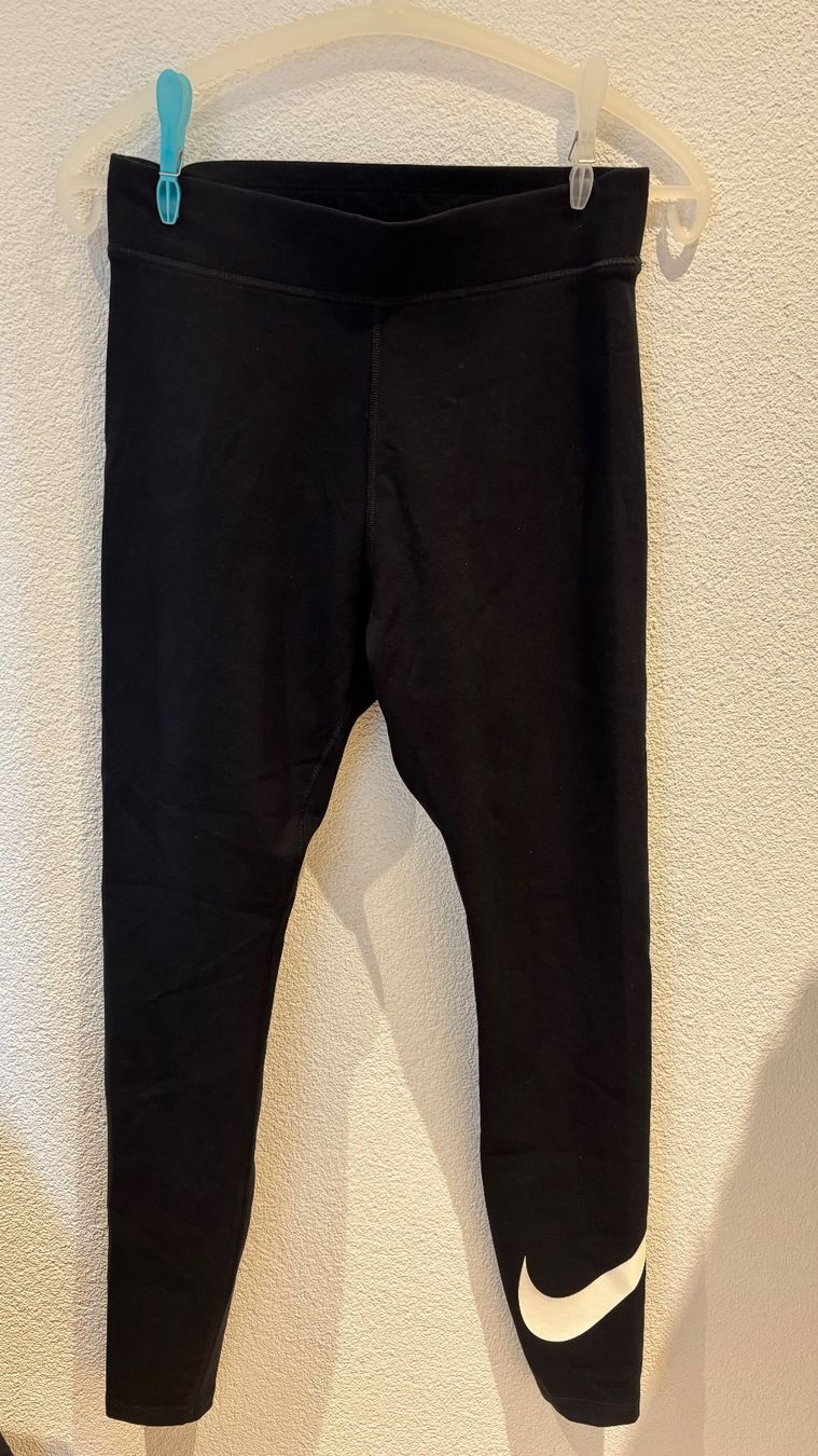 Nike Leggings: Nike Leggins – Nuovo (secondo la descrizione) da Uitikon Waldegg venduto da Thefateofophelia
