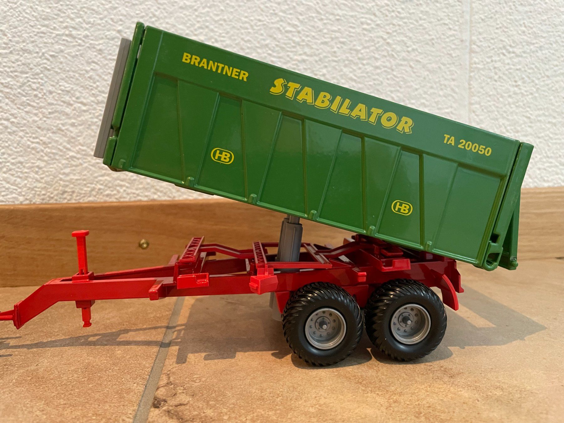 Massey Ferguson Trattori: SIKU Massey Ferguson 9240 mit Brantner – Nuovo e nell'imballaggio originale da Kreuzlingen venduto da Stefan1150 1