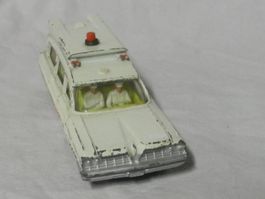 DINKY TOYS  CADILLAC  AMBULANZ  BESPIELT
