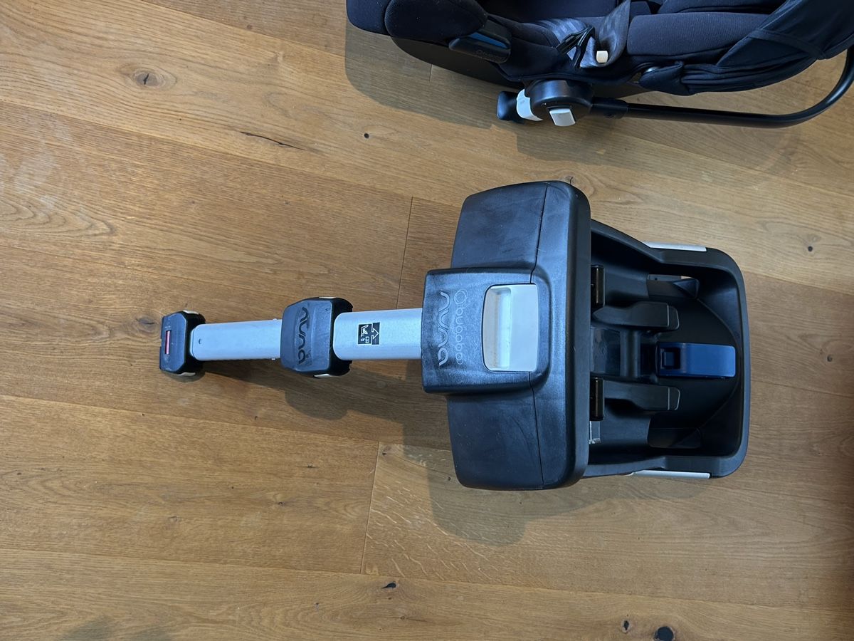 Bugaboo Seggiolini per auto: Babyschale Bugaboo Turtle by Nuna mit Isofix Basis schwarz – Usato da Horgen venduto da a_h_b_8810_xlz 3