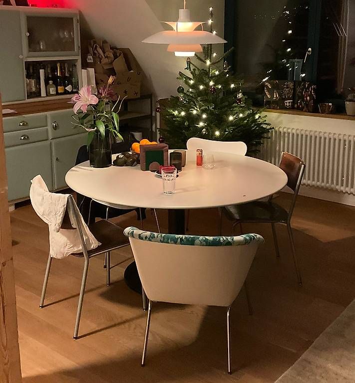 Tavoli: Grosser runder Ess/- Bürotisch – Usato da Zürich venduto da 0960901