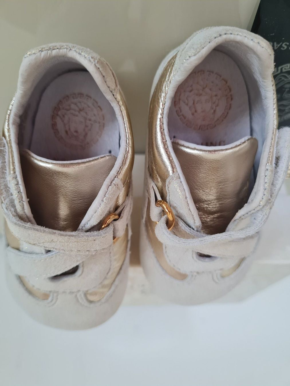 Versace Scarpe per ragazzi: YOUNG VERSACE BABY SCHUHCHEN GR:18 – Nuovo (secondo la descrizione) da Steg im Tösstal venduto da goldlionfree 2