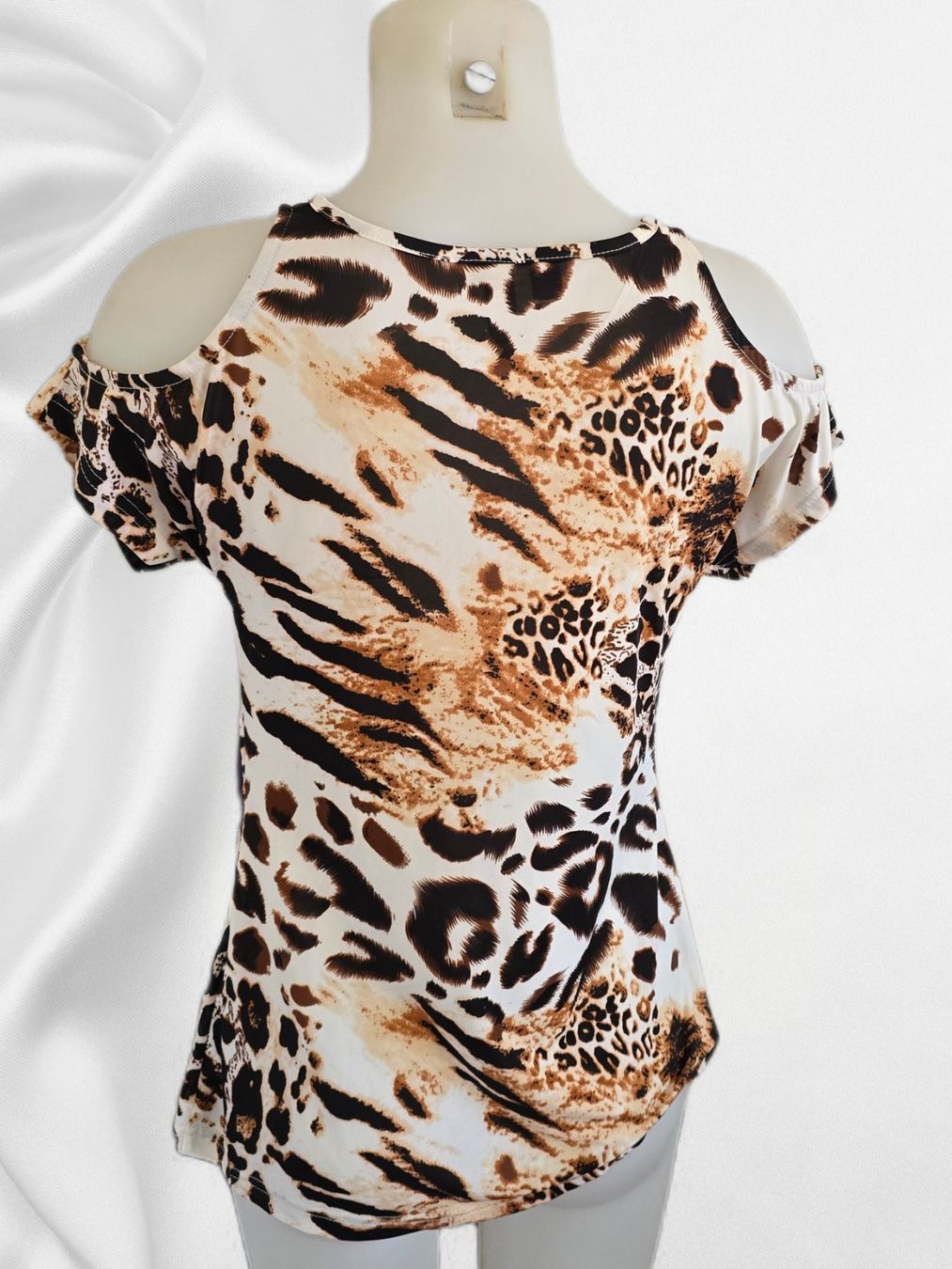T-shirts: Damen Shirt Leo Print Grösse 38 – Neuf avec emballage d'origine à Aarburg par Hystoria 4