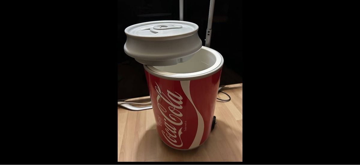 Coca-Cola Frigoriferi & Refrigeratori: Coca-Cola Kühler Dose mit Rollen und Griff gebraucht – Nuovo (secondo la descrizione) da BASEL venduto da zum_schneugge