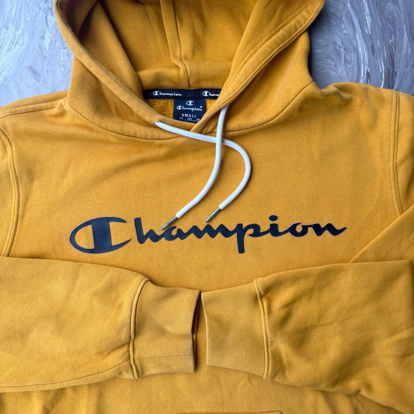 Champion Maglioni & Felpe: Sweat à Capuche Champion Jaune Moutarde – Usato da Thônex venduto da Suisse.Shopping 4
