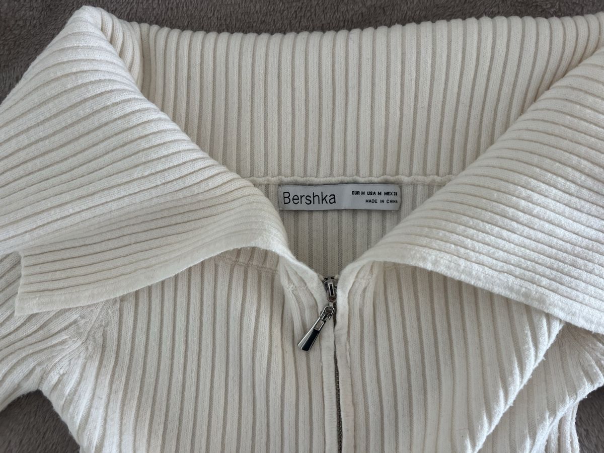 Top: Pull crème épaule dénudée – Usato da Neuchâtel venduto da Ariane_vn00 1