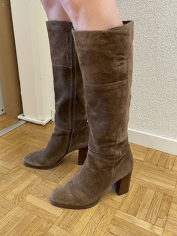 Scarpe da donna: Bottes en daim – Usato da Gland venduto da Khazmur1