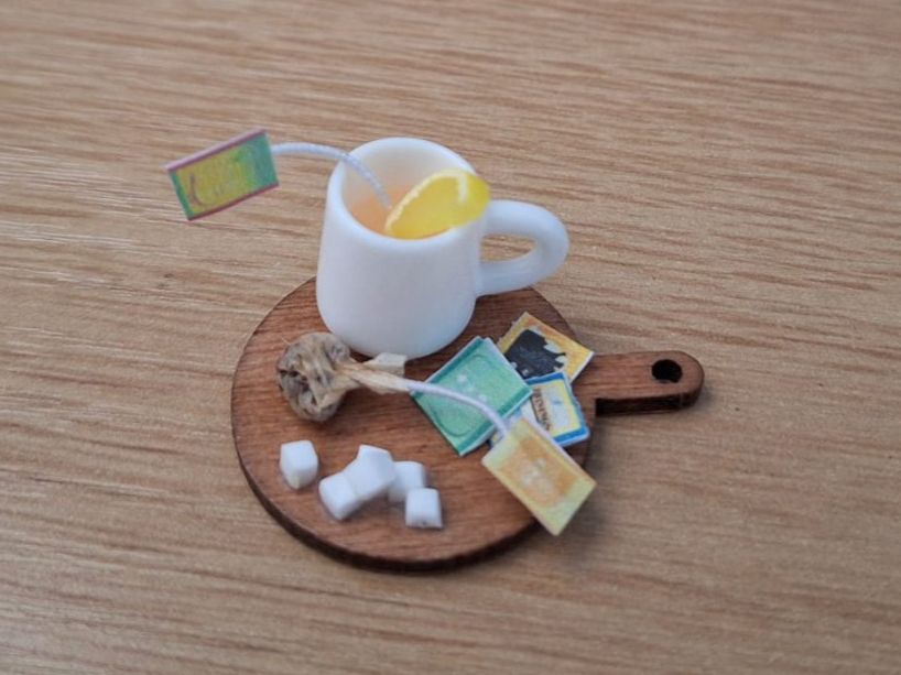 Case e mobili per bambole: Bodo Hennig Tee Dose mit Handmade Teetablett – Nuovo (secondo la descrizione) da Zürich venduto da HandmadeTinyFood 3