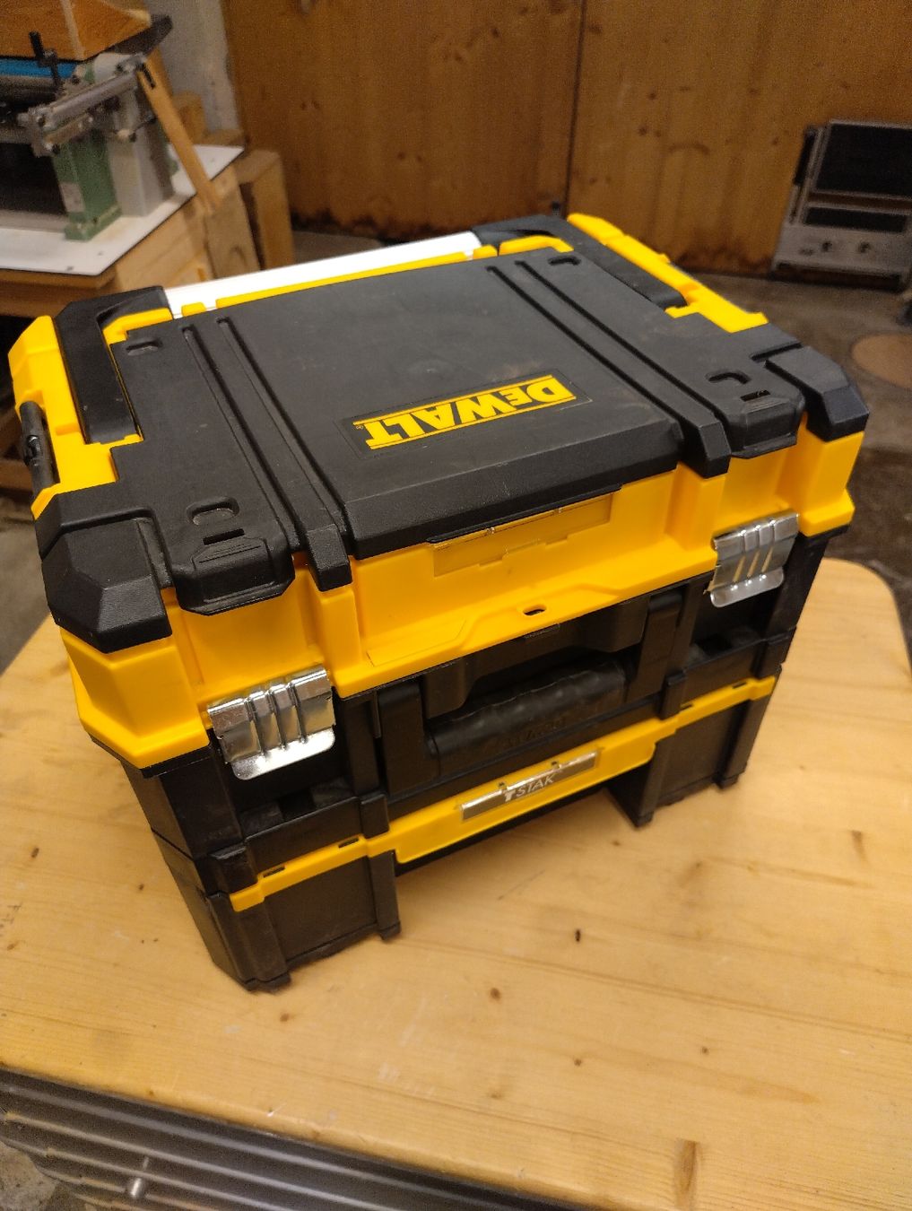 Dewalt Alle Werkzeuge: DeWalt Werkzeugkasten stapelbar 2teilig – Gebraucht aus Buchackern von flubua