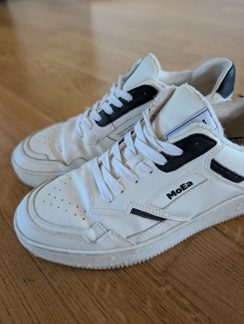 Moea Scarpe da donna: MoEa Sneaker weiss Grösse 38 gebraucht – Usato da Uerikon venduto da Augustine07 1