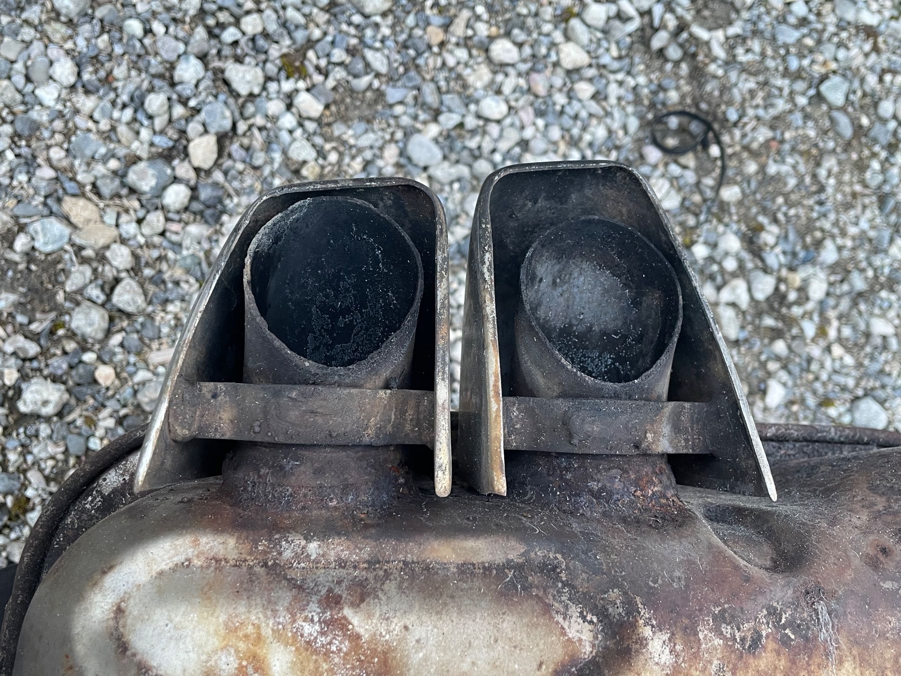 Citroën Sistemi di scarico: Citroën C6 2.7 HDI : Endschalldämpfer – Usato da Gletterens venduto da XBHS7412 3