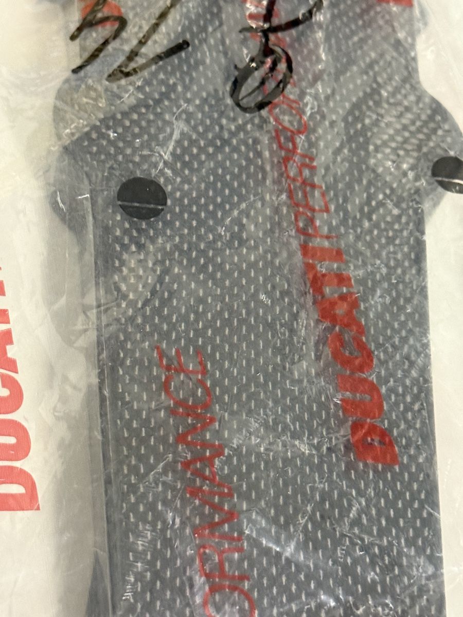 Ducati Alle Motorradersatzteile: Kit de caches courroies carbone Ducati Performance 900ss NOS – Neu und originalverpackt aus Cossonay-Ville von Jeromek 9