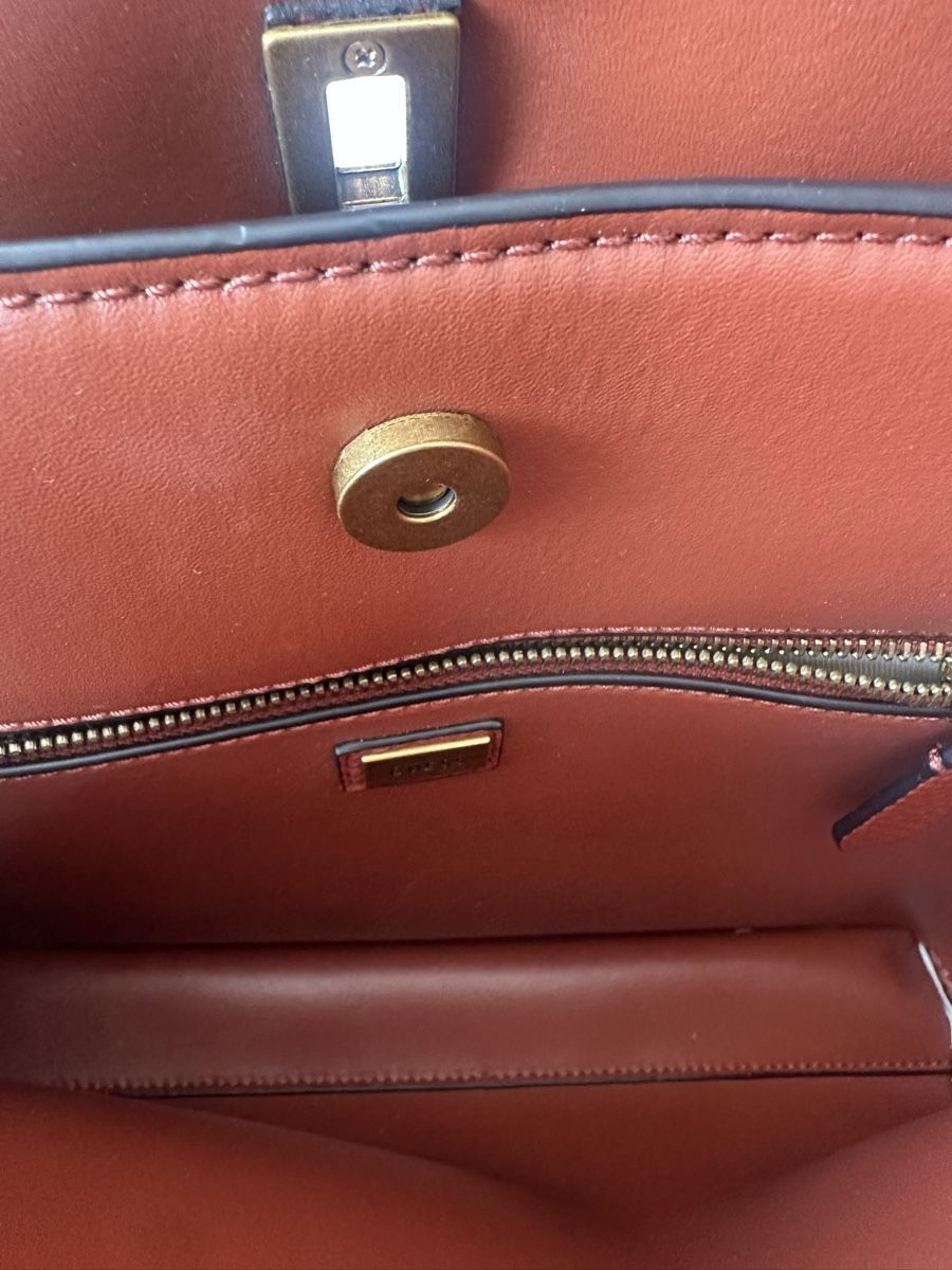 Guess Taschen für Damen: Guess Handtasche – Gebraucht aus Wettswil von sel_q655 5