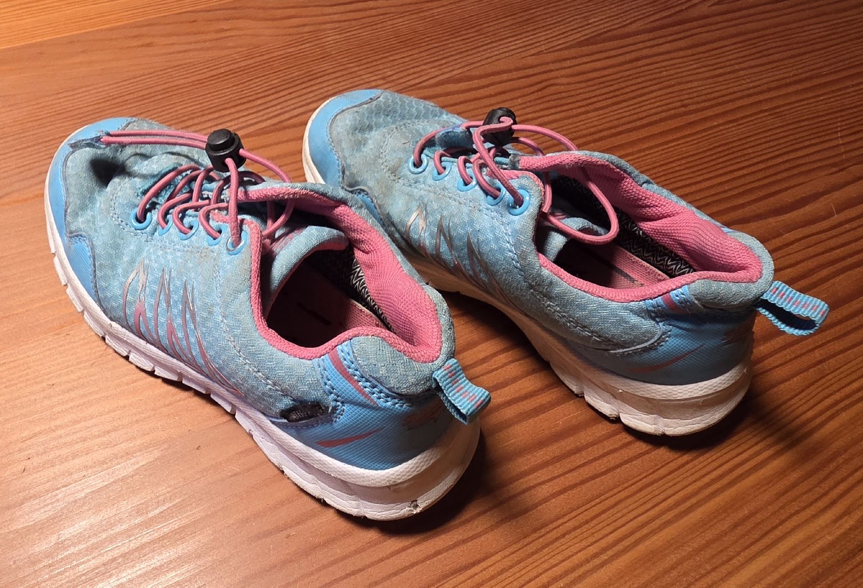 Schuhe für Mädchen: Turnschuhe Grösse 32 – Gebraucht aus Grünenmatt von ras_7ksp 1