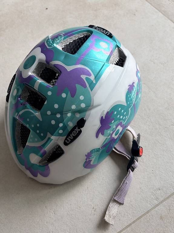 Caschi: Uvex Kindervelohelm  – Usato da Möriken AG venduto da Judyzo 2