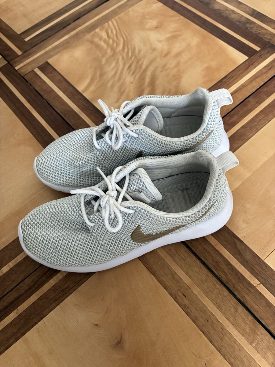 Nike Chaussures femmes: Nike Roshe One Grösse 36 – Neuf (Voir description) à Alpthal par Jaeger88